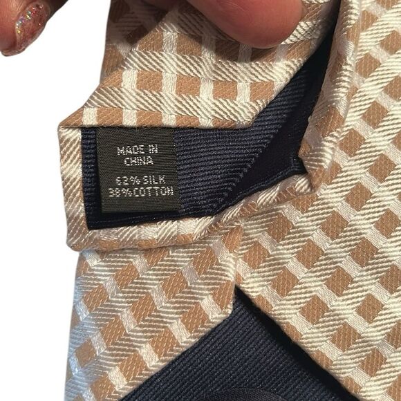 Michael Kors Gold Geometric Men’s Silk Blend Tie - Picture 3 of 4